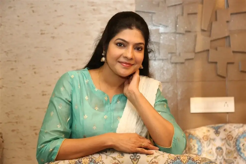 Indian Actress Vasuki at Anni Manchi Sakunamule Movie Interview